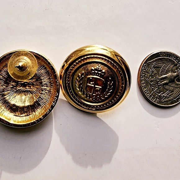 Vintage Liz Claiborne Gold Shield armor post pierce earrings, preppy, old money - Picture 3 of 4